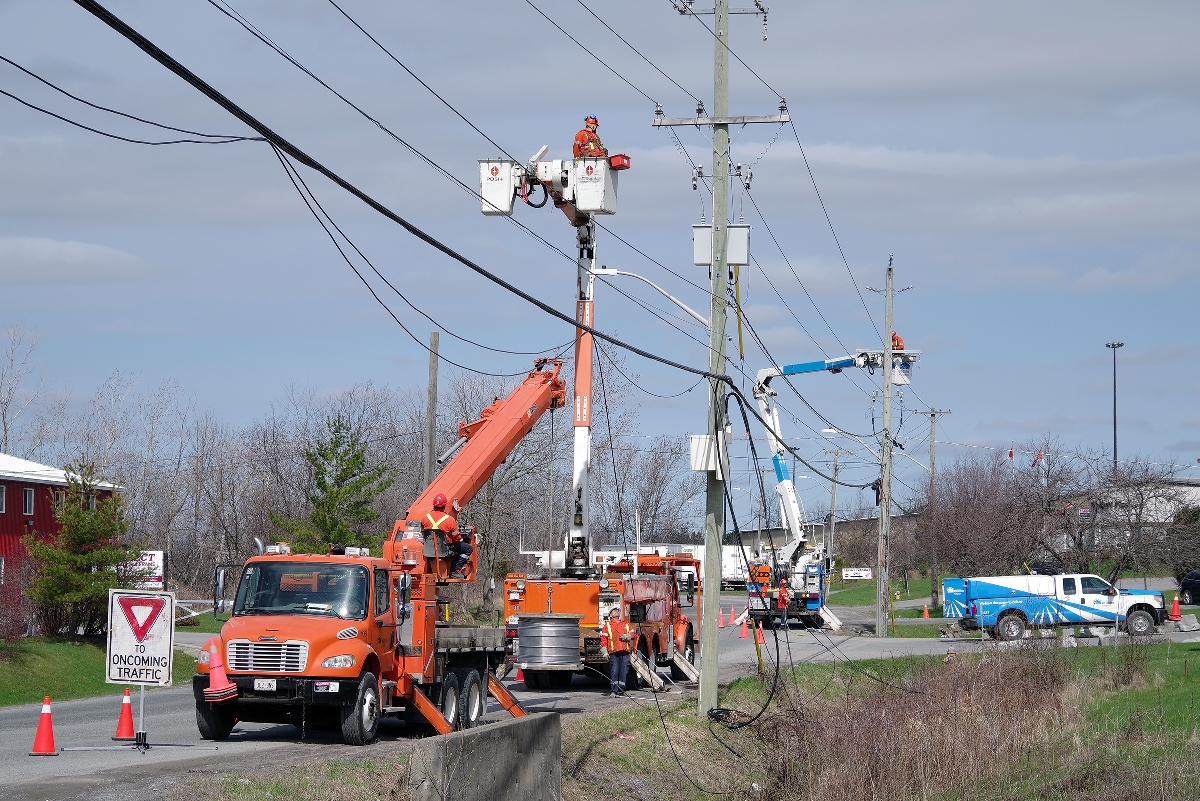 Pole line work on Dalton Ave.